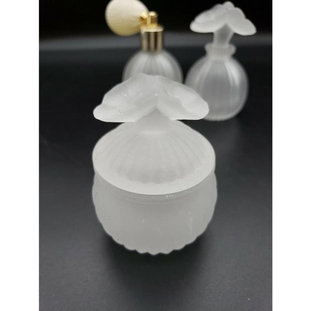 vintage 3 piece set Frosted Glass Perfume Bottle Set Vanity Atomizer 4" - Picture 4 of 12
